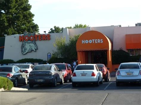 hooters albuquerque san mateo